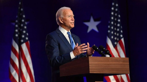 Bất chấp việc Tổng thống Trump từ chối công nhận chiến thắng của ứng cử viên tổng thống Đảng Dân chủ, vào ngày 11/11 vừa qua, ông Biden thông báo đã chọn ông Ron Klain làm chánh văn phòng Nhà Trắng kiêm trợ lý. Đây được cho là một trong những động thái đầu tiên của ông Biden trong việc xây dựng nội các khi tiếp quản Nhà Trắng vào tháng 1/2021.