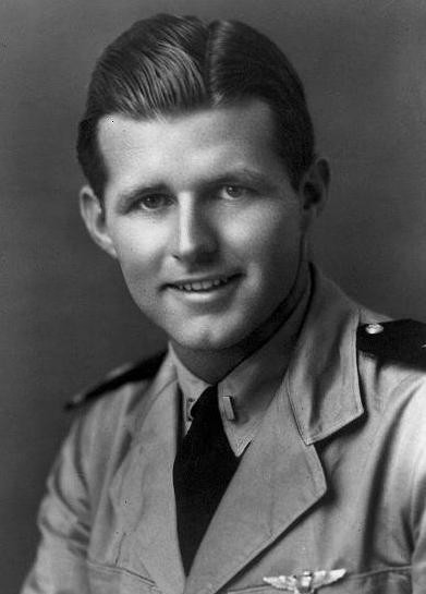 Vào tháng 8/1944, anh trai của Tổng thống John F. Kennedy là phi công Joseph P. Kennedy Jr. tử nạn trong một tai nạn máy bay. Vào thời điểm qua đời, ông Joseph 29 tuổi.