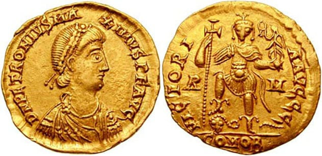 Trước khi trở thành hoàng đế, Maximus giữ vị trí tổng trưởng thành Rome. Vào thời điểm ấy, đế chế La Mã dưới trị trị vì của Valentinian III.