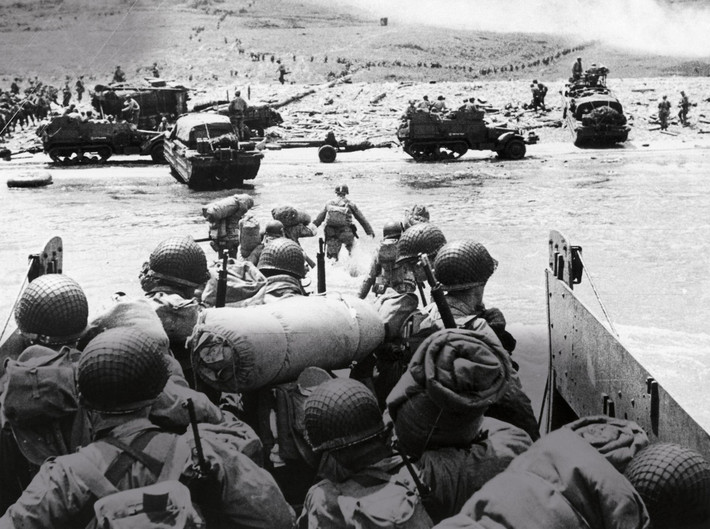 Không những vậy, khi quân Đồng minh đổ bộ lên Normandy vào tháng 6/1944, Hitler vẫn cho rằng đây là động thái nghi binh của quân địch. Trùm phát xít nhận định mục tiêu thực sự của quân Đồng minh là khu vực Pas-de-Calais.