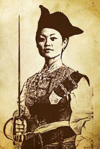 Theo các sử liệu, Ching Shih xuất thân là kỹ nữ sống ở Quảng Đông dưới thời nhà Thanh. Cuộc đời của bà thay đổi khi bị nhóm hải tặc bắt làm vợ trùm cướp biển họ Trịnh vào năm 1801.