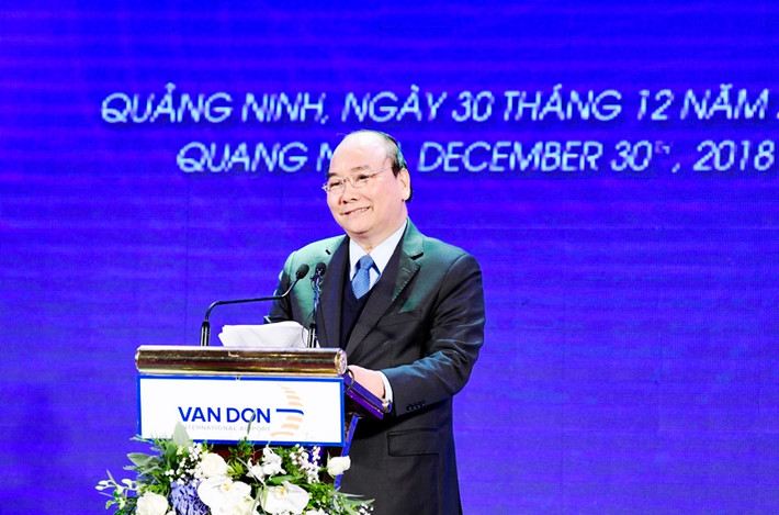 Phát biểu tại lễ khai trương, thông tuyến 3 công trình trị giá khoảng 1 tỷ USD, Thủ tướng Nguyễn Xuân Phúc hoan nghênh tỉnh Quảng Ninh và nhấn mạnh, Trung ương có chủ trương khuyến khích, tạo mọi điều kiện để kinh tế tư nhân phát triển.