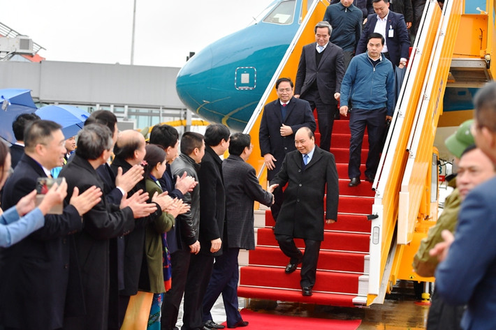Thủ tướng đã bay chuyến đầu tiên (mang số hiệu VN9716, trên máy bay Airbus A321Neo của Hãng hàng không quốc gia Việt Nam – Vietnam Airlines) hạ cánh xuống sân bay Vân Đồn.