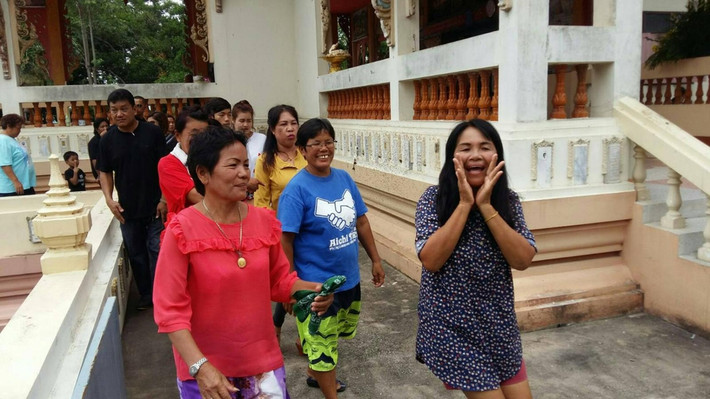 Vì vậy, mặc dù rất thương tâm, mất mát bởi sự ra đi của chồng, nhưng người vợ vẫn nén đau thương lại để tổ chức tang lễ vui vẻ, náo nhiệt, cho đúng với di nguyện của bạn đời. (Nguồn Sina)