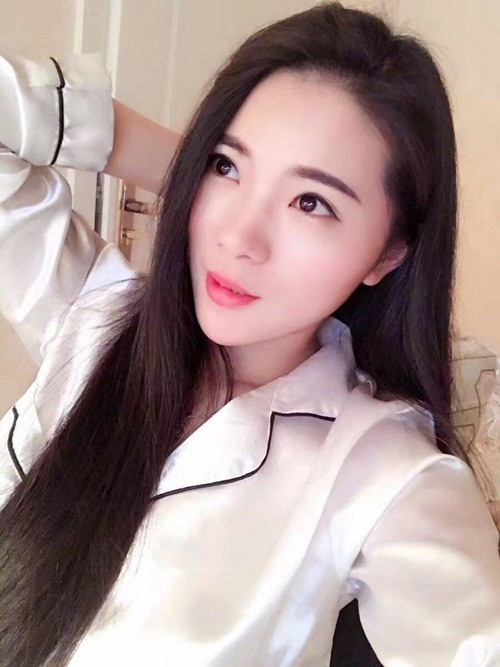 Tuy vậy, nhiều người cho rằng A Cổ Ô Tử giành chiến thắng chẳng qua là vì hiệu ứng đám đông bởi nếu xét về khía cạnh nhan sắc, A Cổ Ô Tử thực sự thua kém người bình thường. Vì thế, cuộc thi này là cuộc thi không công bằng cho những thí sinh có nhan sắc thực sự, có thể là mộ chiêu trò của công ty đứng ra tổ chức cuộc thi, nhằm lôi kéo sự chú ý. Trong ảnh là thí sinh đứng thứ 2, tên Hoan Tử.