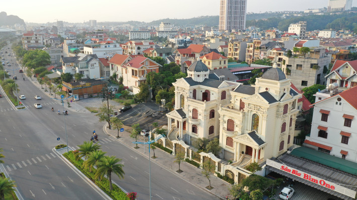 Không gian dọc tuyến đường nhà giàu thoáng đãng, trong lành.