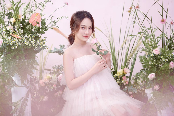 Nhìn bộ ảnh xinh đẹp này không ai đoán được cô đang mang mang bầu ở những tháng cuối thai kỳ.