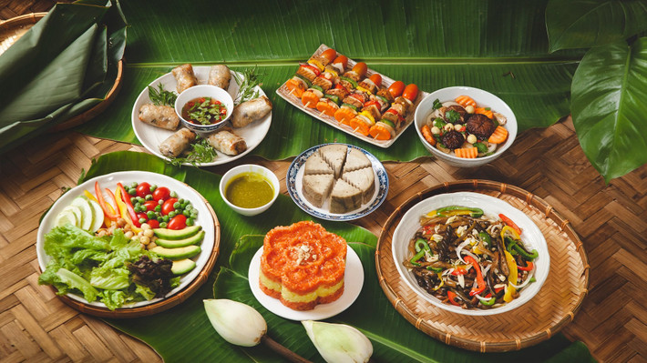 Xôi: Trong mâm cỗ cúng rằm tháng 7, xôi là món không thể thiếu. Chính vì vậy, theo truyền thống nhà nhà thường nấu xôi đỗ xanh hoặc xôi gấc bày trên mâm cỗ cúng Rằm tháng 7.