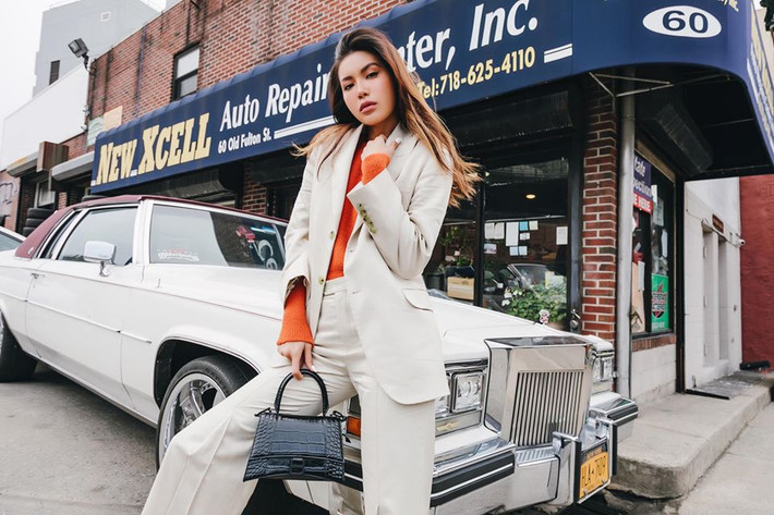 Cô biến hóa đa dạng những set đồ street style cực chất khiến người hâm mộ mê mẩn.