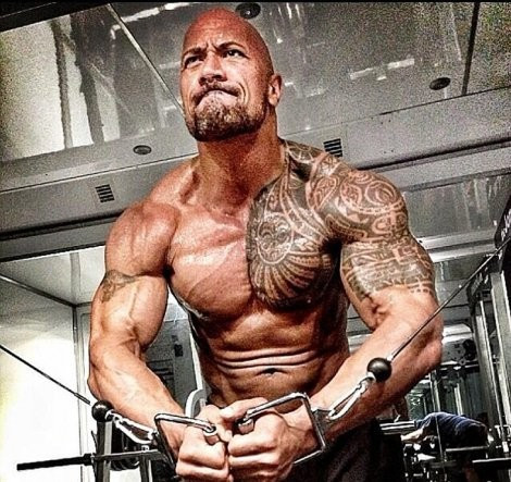 Để có được thân hình lực lưỡng như hiện tại, The Rock phải kết hợp chế độ ăn lành mạnh, giàu đạm cùng chế độ tập luyện nghiêm khắc. Anh luôn khuyên nhủ những người muốn học hỏi bí quyết của anh là cần phải tự gò mình vào các quy tắc tập luyện, ăn uống khắt khe.