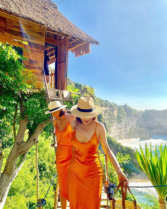 Kỳ Duyên và Minh Triệu có sự tương đồng về vóc dáng lẫn phong cách thời trang gợi cảm.