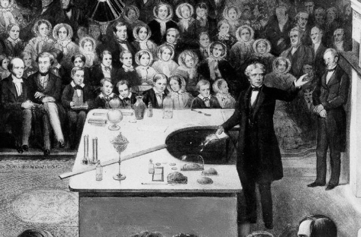 Những thí nghiệm và phát minh này của Faraday đã đặt nền móng cho ngành công nghệ điện từ hiện đại. Trong cuốn nhật ký viết năm 1823, ông đặt mục tiêu: Biến từ thành điện. Theo đó, ông hoàn thành mục tiêu trên sau 8 năm miệt mài nghiên cứu và thực hiện các thí nghiệm.