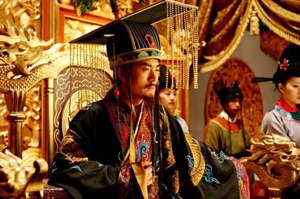 Dưới thời phong kiến Trung Quốc, thái giám là một trong những người hầu thân cận nhất với hoàng đế và các phi tần trong hậu cung. Họ luôn túc trực ngày đêm để phục vụ chủ nhân một cách nhanh nhất và tốt nhất.