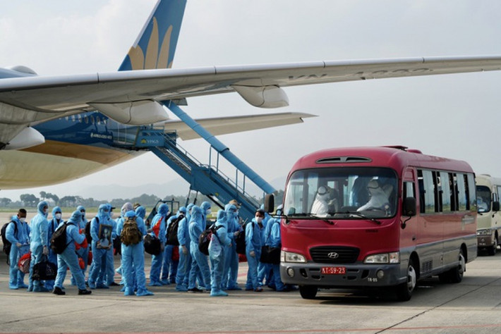 Vào chiều ngày 11/3, Bộ Ngoại giao thông tin cơ quan chức năng đang phối hợp với Hãng hàng không Vietnam Airlines chuẩn bị tổ chức thêm 2 chuyến bay cứu trợ đưa hơn 500 công dân Việt Nam từ Ukraine sơ tán sang Ba Lan và Romania về nước. Ảnh: VOV.