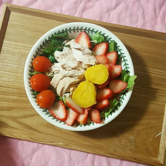 Kết hợp với chế độ ăn uống, Jinny thay đổi các bài tập của mình cho phù hợp. Cô tập thể dục giữ dáng 10 phút một ngày và duy trì thói quen đó đến tận bây giờ.