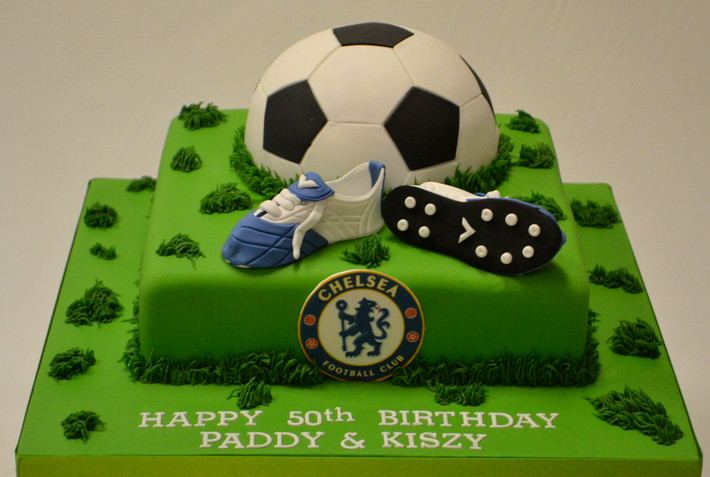 Món bánh gato sân bóng dành cho fan Chelsea.