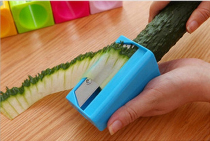 Dụng cụ gọt dưa chuột và cà rốt.