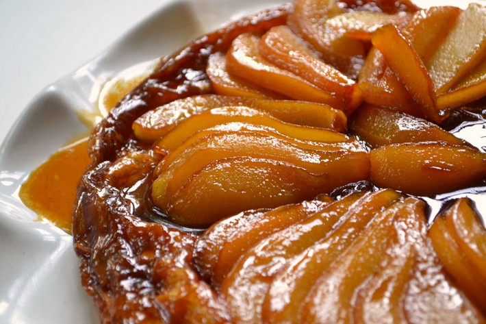 Bánh Paris-brest có hình dáng giống bánh rán vòng (donut). Tên loại bánh này được lấy cảm hứng từ các cuộc đua xe đạp giữa Paris-Brest-Paris vào năm 1891.