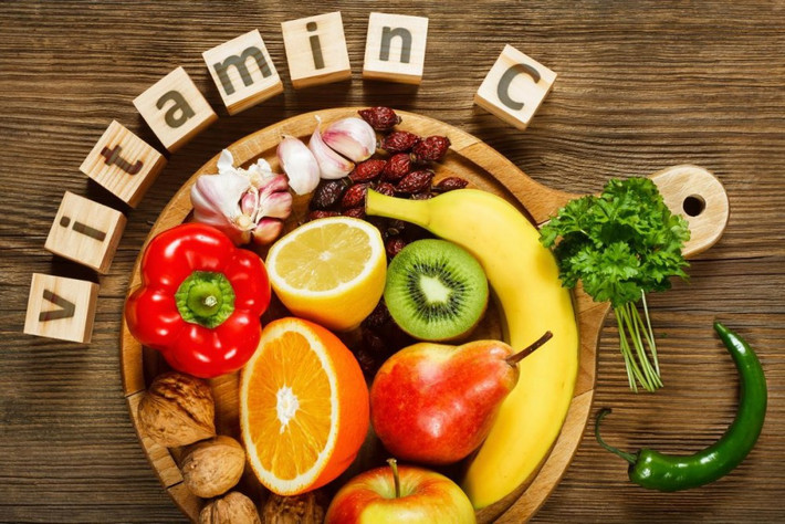 Vitamin C tạo ra collagen làm cho mao dẫn kết nối với trục tóc, do đó đảm bảo cung cấp chất dinh dưỡng và tăng cường sự phát triển tóc nhanh chóng.
