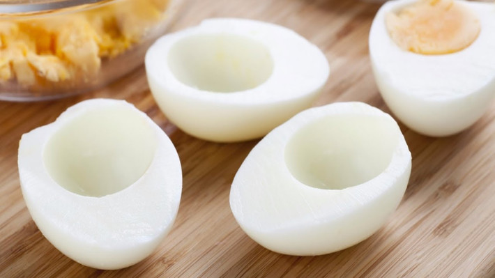 Lòng trắng trứng vừa giàu protein mà chỉ chứa một lượng nhỏ chất béo và ít calo hơn khi bạn ăn cả quả trứng. Ảnh: Internet.
