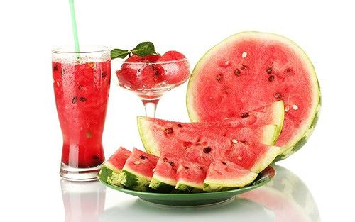 Dưa hấu chứa 3 loại carbohydrate là oligosaccharides, fructose và polyol (rượu đường). Nếu bạn ăn nhiều dưa hấu, nó có thể gây kích thích đường ruột.
