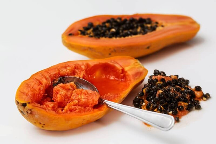 Tăng cường miễn dịch: Lượng vitamin A và vitamin C lớn trong đu đủ giúp tăng cường hệ thống miễn dịch và ngăn ngừa sự phát triển của nhiễm trùng.