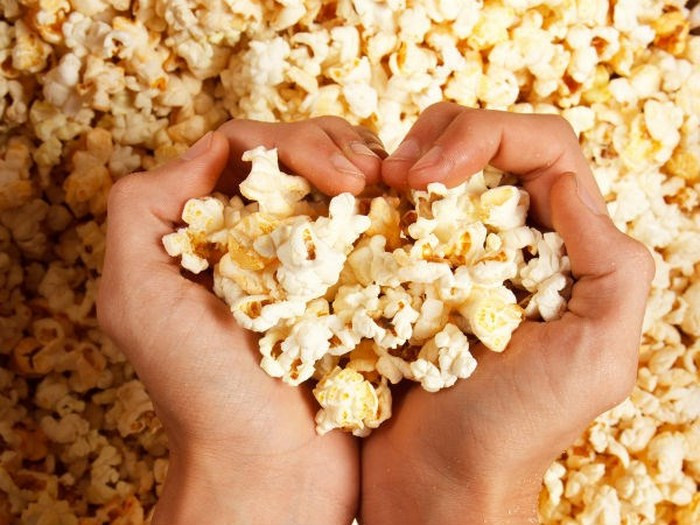 Bỏng ngô không chỉ ngon, dễ làm mà còn là món ăn nhẹ giàu protein và chất xơ.