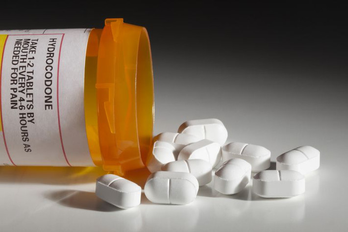 Hydrocodone là thuốc giảm đau opioid có thể làm tăng nguy cơ mắc bệnh trầm cảm.