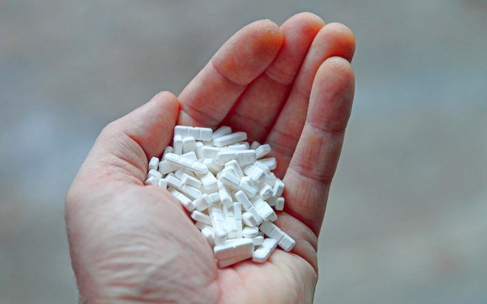 Alprazolam được sử dụng để điều trị rối loạn hoảng sợ và lo lắng.