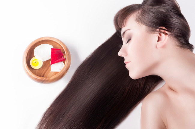 Để cho tóc bạn thở: Nếu muốn có mái tóc dài, đừng buộc nó quá chặt. Hãy để cho tóc thoải mái phát triển.