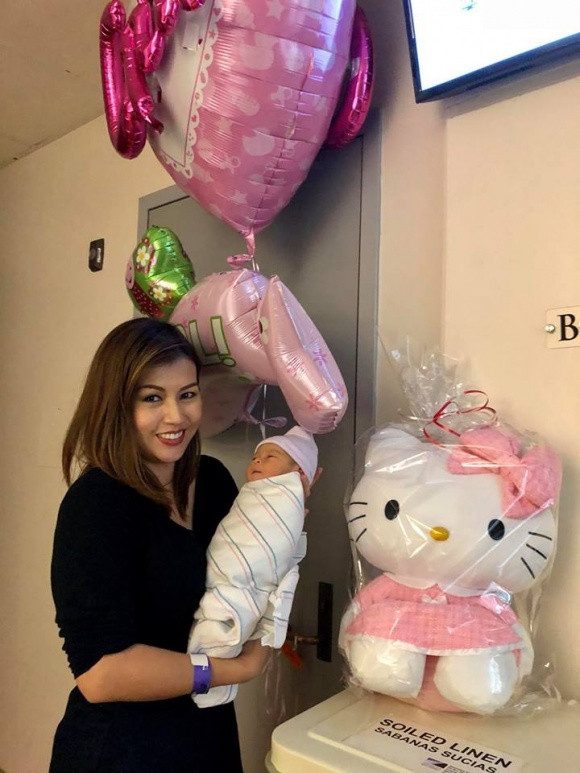 Mặc dù mới sinh nhưng con gái Thanh Thảo khá cứng cáp, lộ rõ những đường nét đáng yêu trên gương mặt.