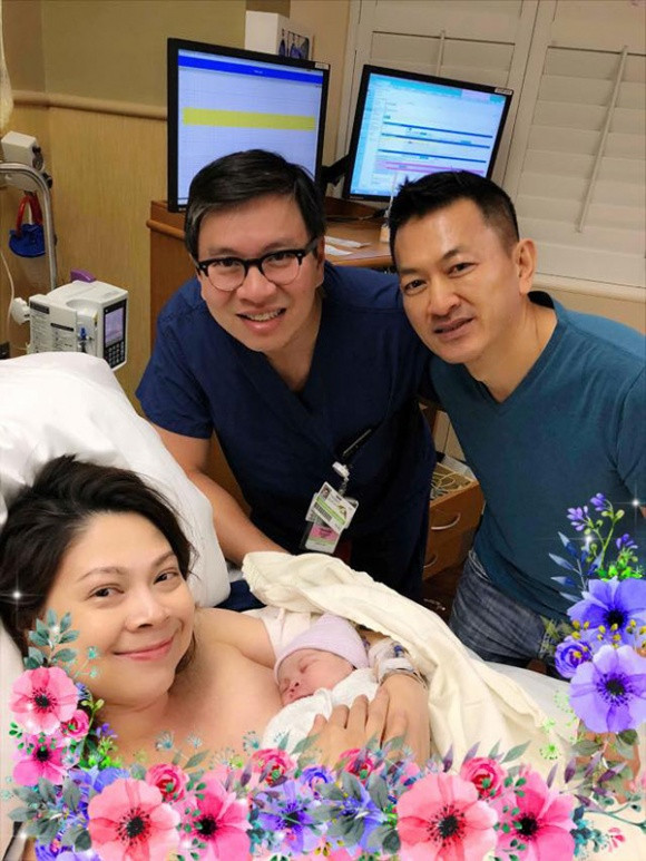 Sau bao nhiêu tháng chờ đợi, vợ chồng ca sĩ Thanh Thảo đã hạnh phúc chào đón con gái đầu lòng vào ngày 17/7/2018 tại Mỹ trong sự chúc phúc của người thân và bạn bè.