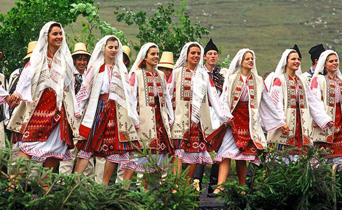 Trang phục của người dân Bihor đều là những sản phẩm được thêu/dệt thủ công, có phần họa tiết rất đặc trưng.