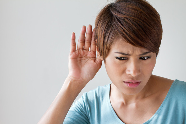 Nghe kém: Nghiên cứu đã xác định rõ ràng mối liên hệ trục trặc tuyến giáp và mất thính giác.