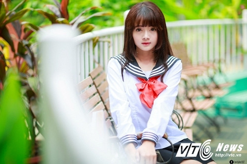 Nhờ lượng người theo dõi lớn trên facebook, trên 230.000 người nên đông đảo khách hàng là fan của cô. Dù bận rộn với công việc nhưng Hương vẫn rất trẻ trung, xinh xắn.
