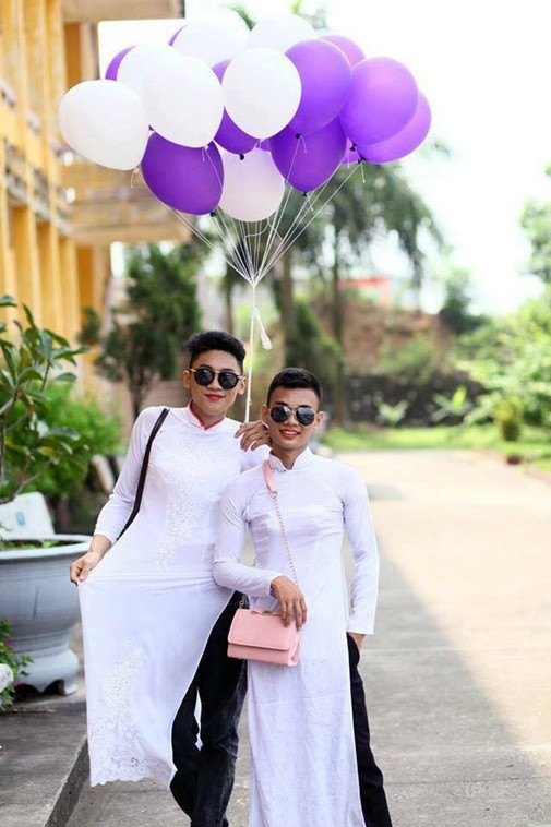 Một phong cách thật "ngầu" nhưng cũng không kém phần nữ tính.