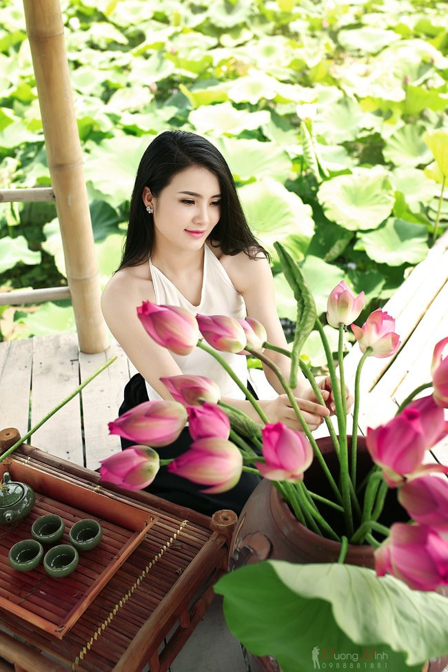 Khánh Chi cho biết, trong gần 2 năm ở nhà chăm sóc con cái và gia đình, hiện tại, cô đang muốn trở lại với lĩnh vực ca hát.