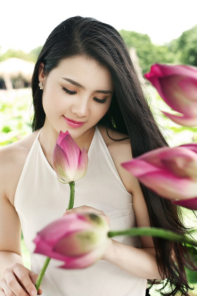 Hiện, em gái Công Vinh đã có một cô con gái 17 tháng tuổi rất xinh đẹp, đáng yêu.