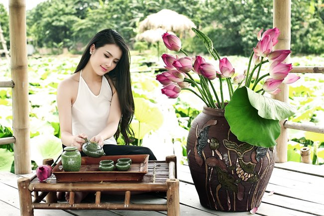 Và nếu có cơ hội, cô cũng muốn được hoạt động sâu trong lĩnh vực nghệ thuật, đặc biệt là phim ảnh. Ảnh: Dương Minh; Makeup: Link An.