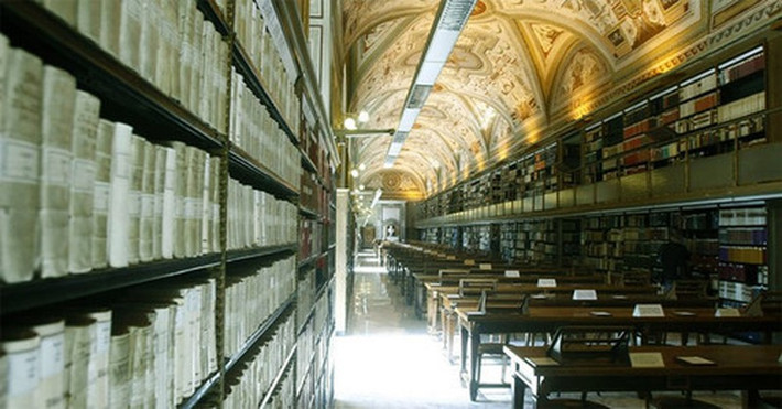Tuy nhiên, Giáo hoàng Vatican chỉ cho phép một số nhà khoa học được vào bên trong Văn khố Cơ mật Vatican để đọc, nghiên cứu tài liệu.