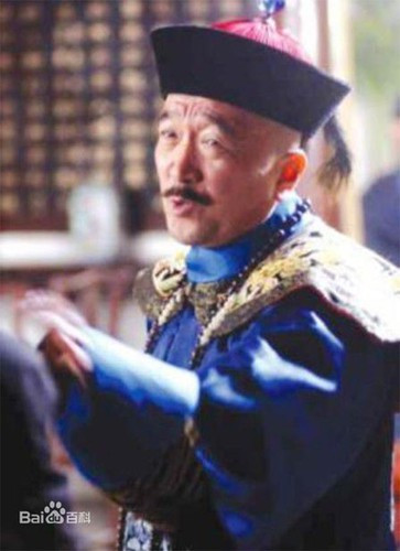 Khi mở quan tài, các chuyên gia tìm thấy hài cốt của Lưu Dùng còn khá nguyên vẹn. Theo các kiểm tra, viên quan nổi tiếng này sở hữu chiều cao lên đến 1,9m.
