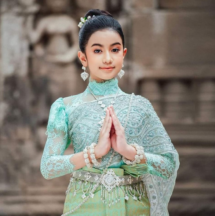 Sau vài năm sinh sống ở Paris, Pháp, gia đình công chúa Jenna Norodom chuyển về Campuchia sinh sống từ năm 2015.