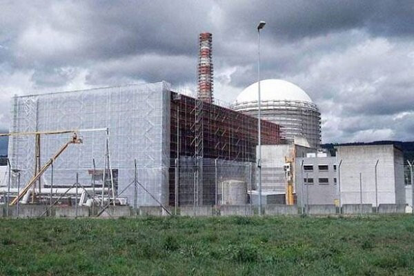 Israel là một trong số ít quốc gia trên thế giới sở hữu vũ khí hạt nhân. Do chương trình hạt nhân của nước này được thực hiện bí mật nên thông tin về cơ sở hạt nhân được bảo mật nghiêm ngặt.