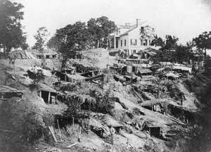 Thành phố Vicksburg nằm trên sông Mississippi có tầm quan trọng và liên quan đến toàn bộ cuộc Nội chiến nên cả Liên minh miền Nam cũng như Liên bang miền Bắc đều muốn chiếm được quyền kiểm soát nơi này.