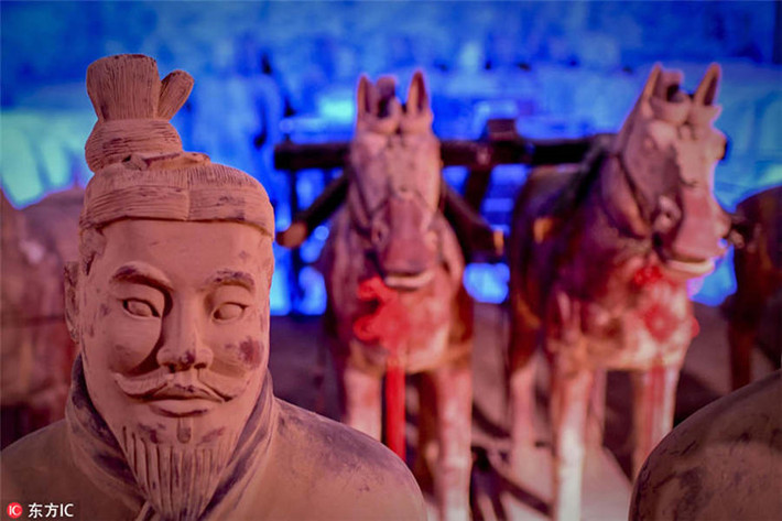 Liên quan đến đội quân đất nung "khủng" này, một giả thuyết gây sốc được đưa ra để lý giải vì sao mỗi tượng chiến binh đều có gương mặt khác nhau.