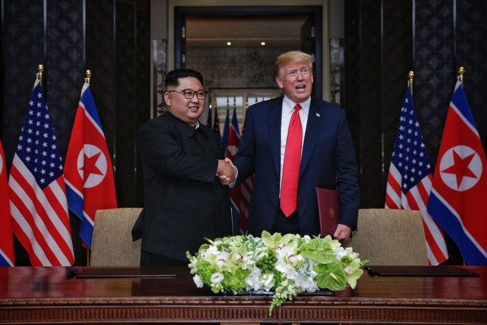 Tổng thống Trump cho biết ông không vội vàng về phi hạt nhân hoá Triều Tiên, mà chỉ muốn Triều Tiên không thử vũ khí hạt nhân và tên lửa đạn đạo nữa. Trong khi ấy, Chủ tịch Kim Jong-un đến Hà Nội gặp Tổng thống Trump lần thứ hai với thiện chí đàm phán với Tổng thống Trump và hy vọng cuộc gặp giữa hai bên sẽ đạt được kết quả tốt đẹp.