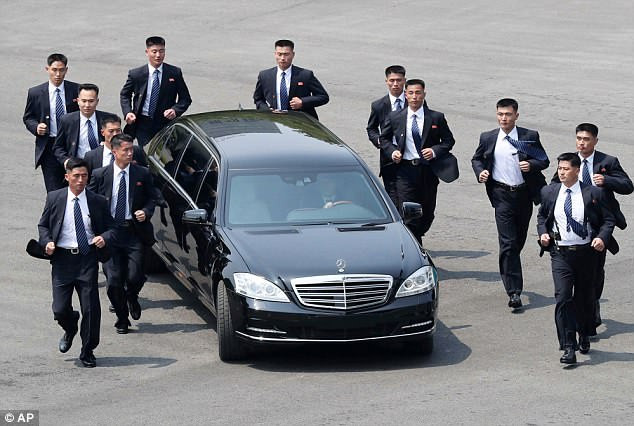 Đội ngũ này phụ trách nhiệm vụ bảo vệ nghiêm ngặt tất cả nơi nào ông Kim Jong-un đặt chân đến cho dù đó là tòa nhà văn phòng, nhà ở hay các địa điểm công cộng.