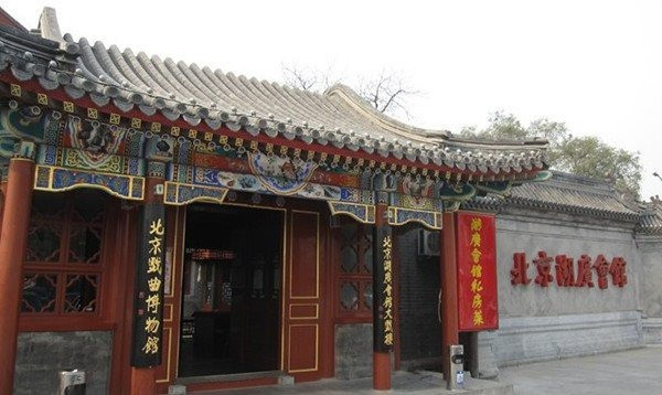 Hội quán Hồ Quảng nằm ven cầu Hổ Phường, quận Tuyên Vũ là điểm đến nổi tiếng ở Trung Quốc.