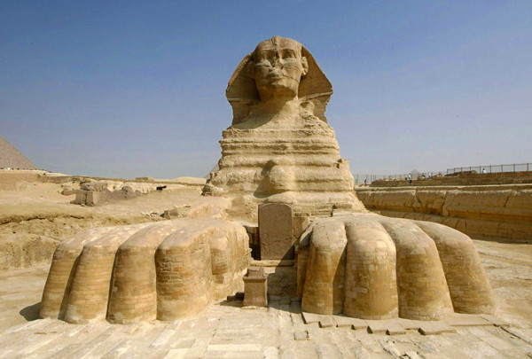 Theo đó, vào khoảng năm 1400 TCN, Thutmose bị những người anh em ghen ghét do được vua cha yêu quý. Một số người còn âm mưu giết chết hoàng tử vì lòng đố kỵ.