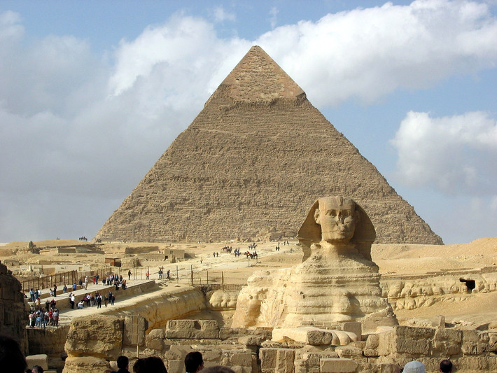 Sau này, hoàng tử Thutmose IV trở thành pharaoh quyền lực của Ai Cập. Sau khi lên nắm quyền, ông đã thực hiện lời hứa năm xưa. Theo đó, pharaoh Thutmose cho tiến hành cuộc khai quật quy mô lớn, đào hết cát che lấp tới phần vai của bức tượng nhân sư.